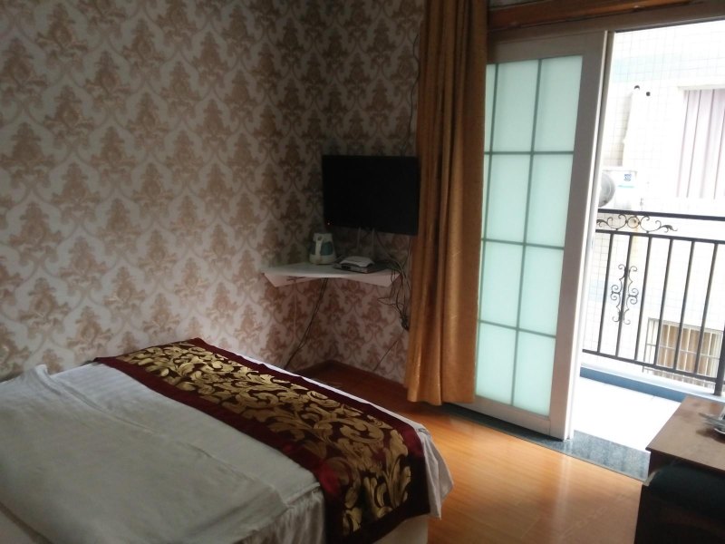 hotelPic