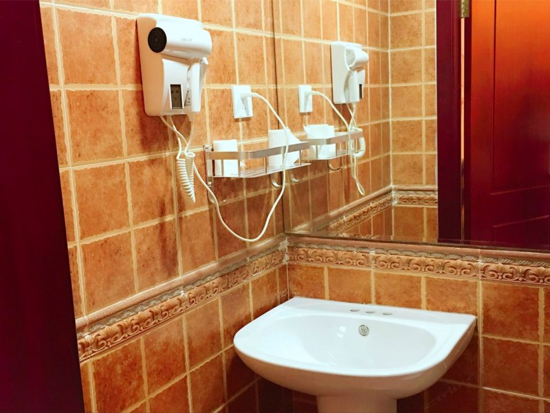 hotelPic