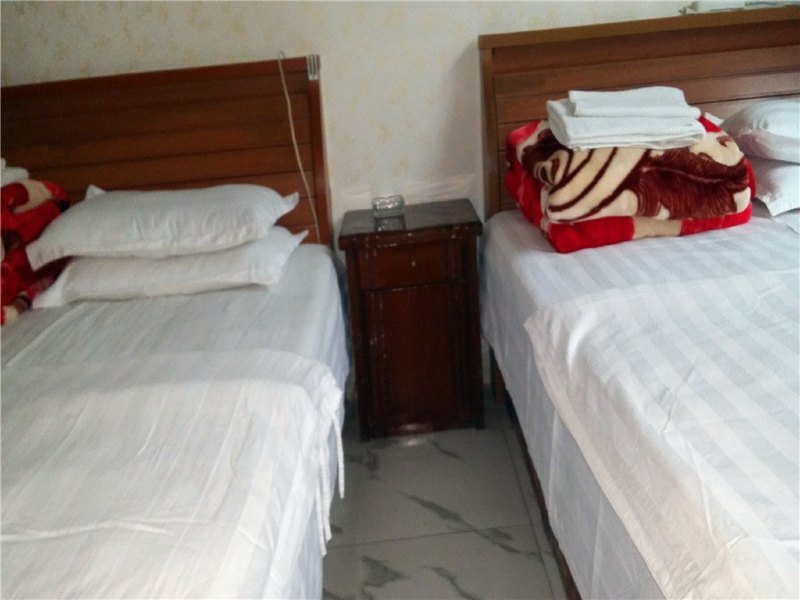 hotelPic