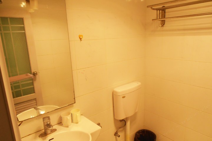 hotelPic