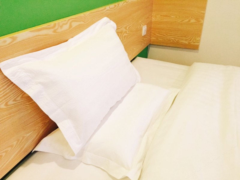 hotelPic