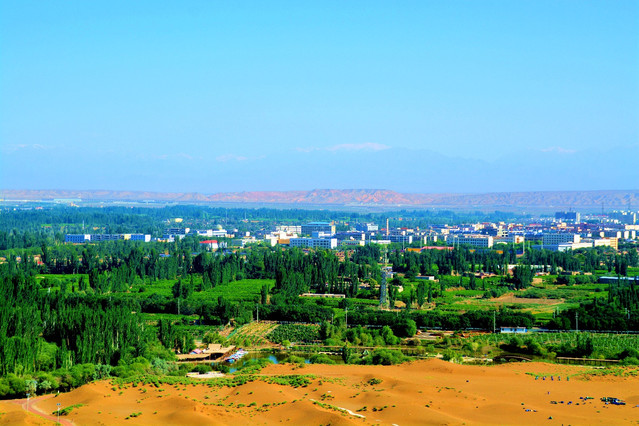 对于一般游客而言,游玩库木塔格沙漠即是指吐鲁番鄯善县县城
