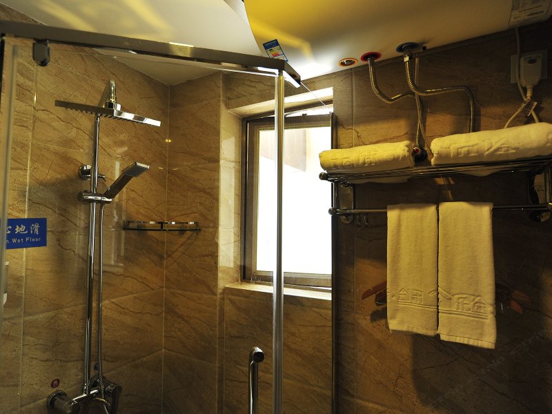 hotelPic