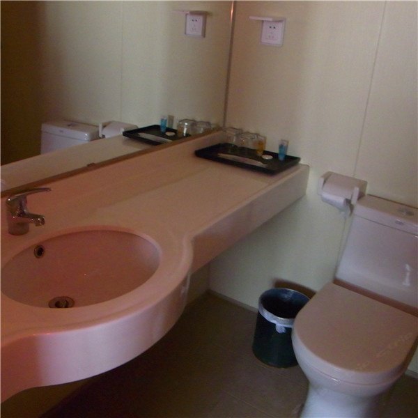 hotelPic