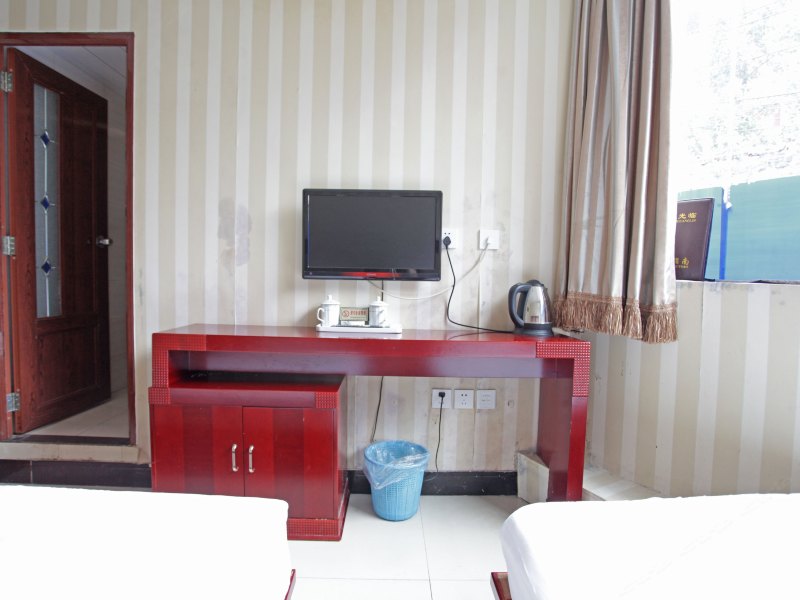 hotelPic