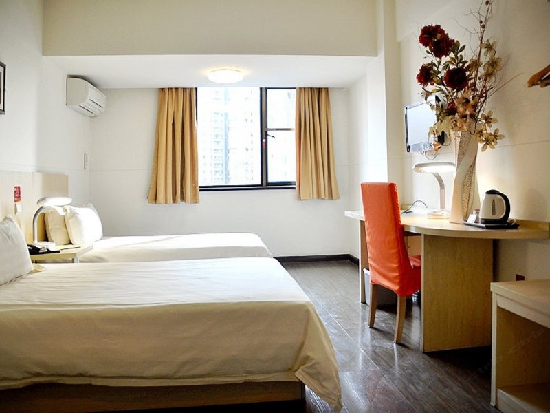 hotelPic
