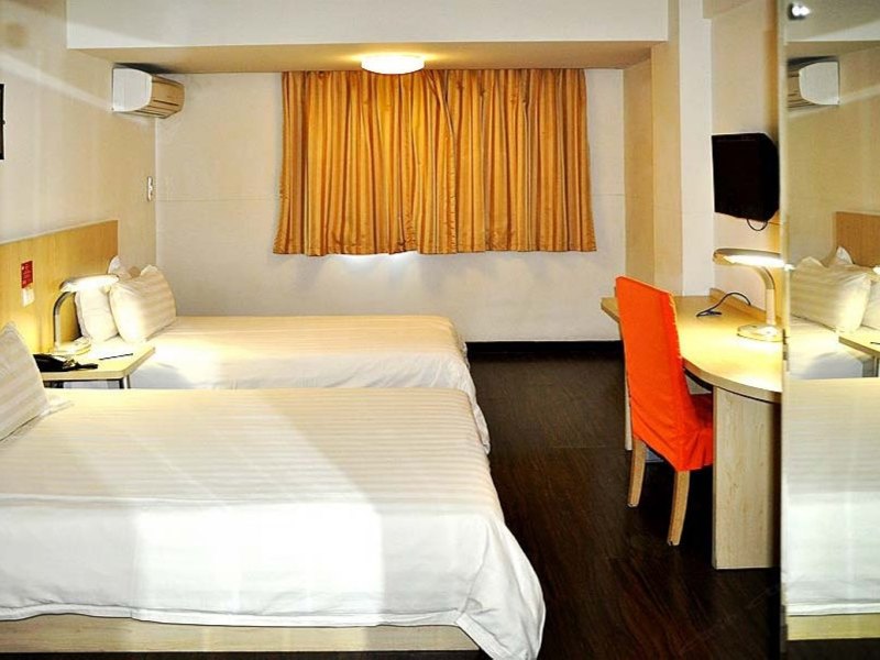 hotelPic