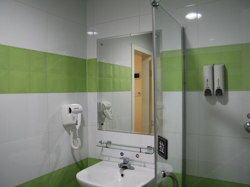 hotelPic
