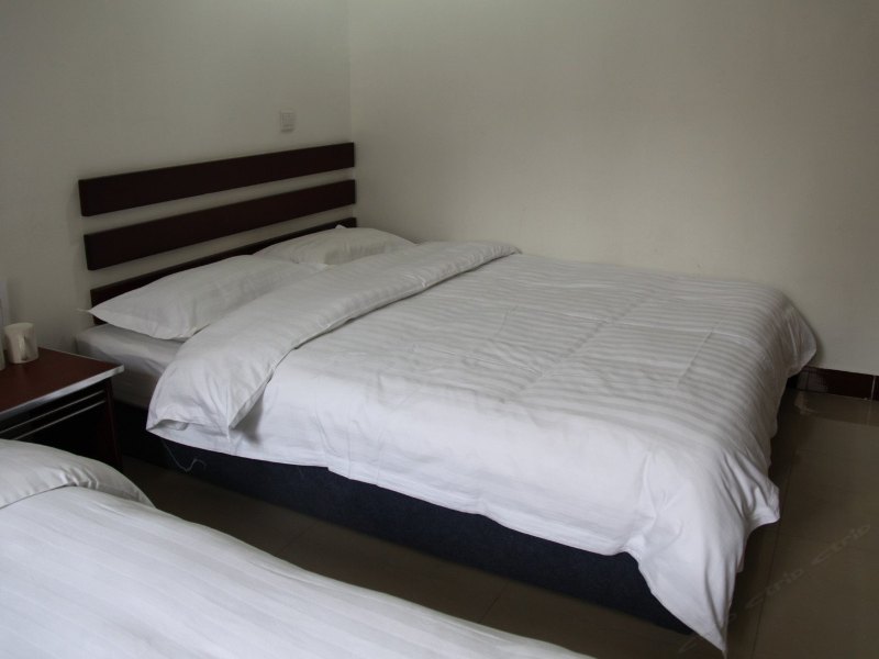 hotelPic