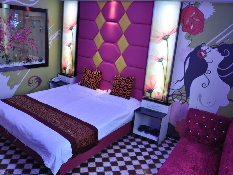 hotelPic