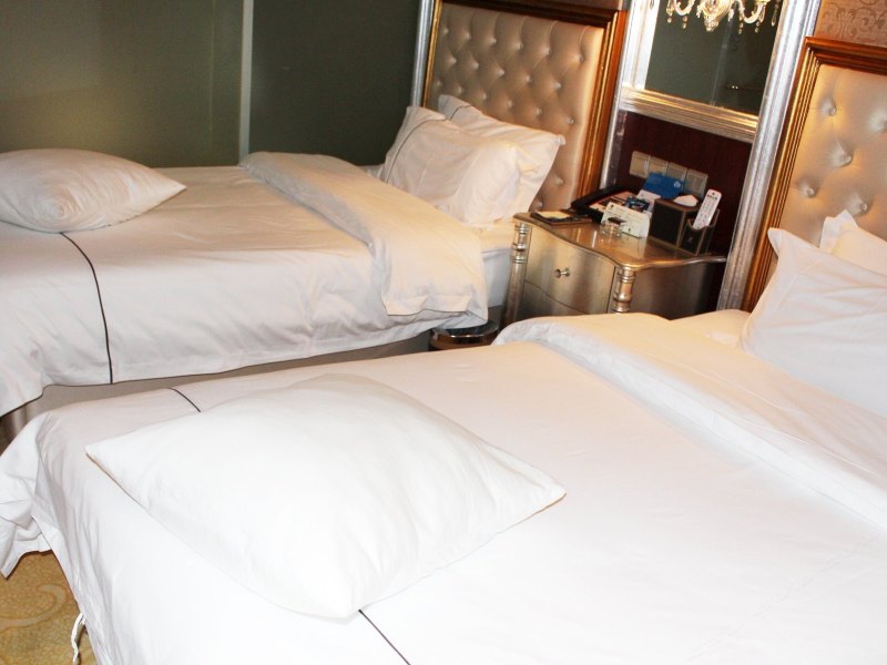hotelPic