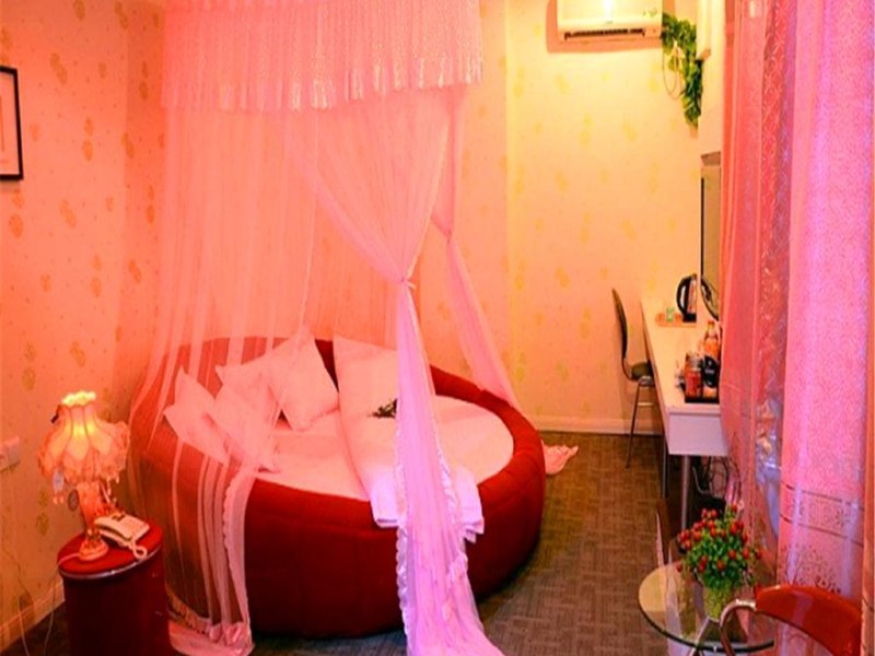 hotelPic