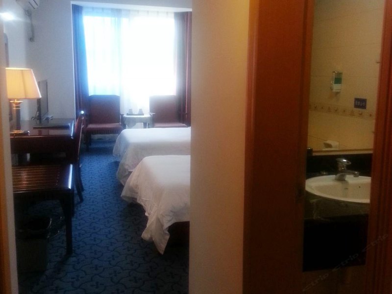 hotelPic