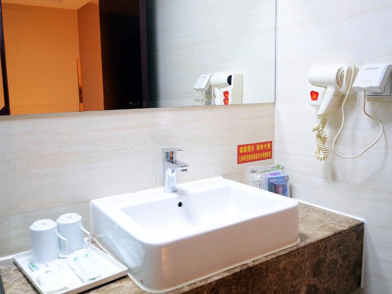 hotelPic