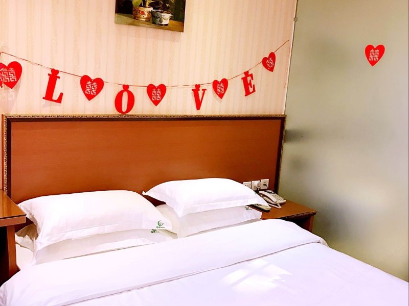hotelPic