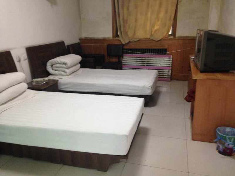 hotelPic
