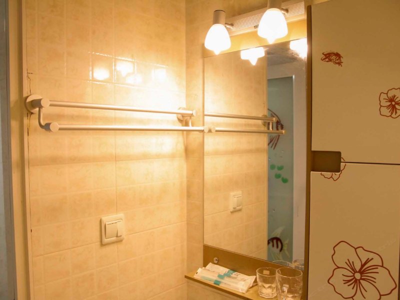 hotelPic