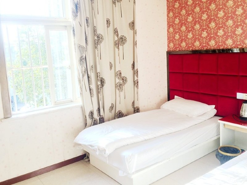 hotelPic