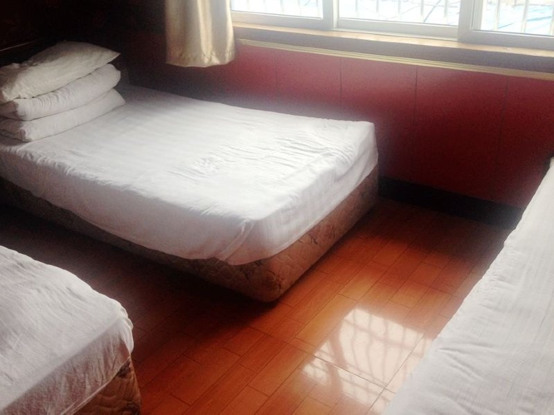 hotelPic