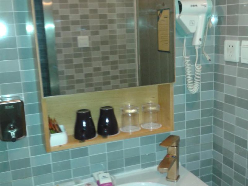 hotelPic
