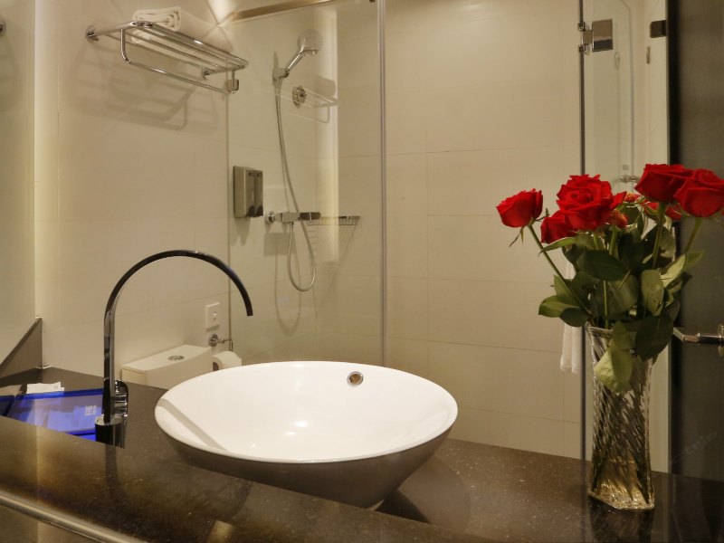 hotelPic