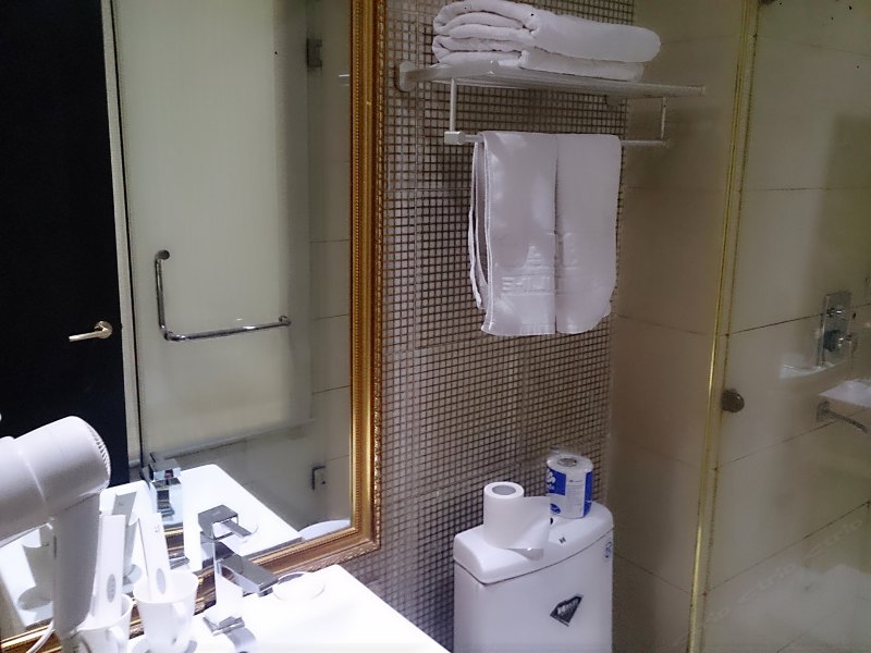 hotelPic