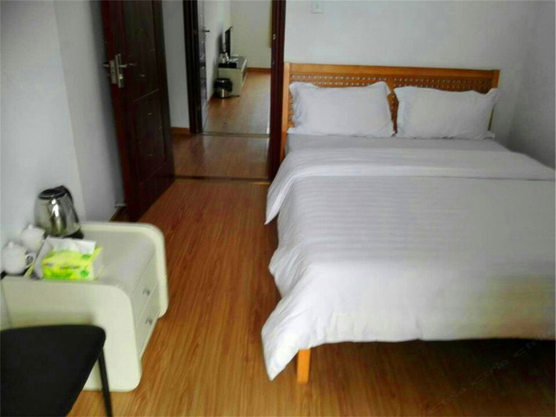 hotelPic