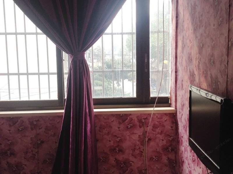 hotelPic