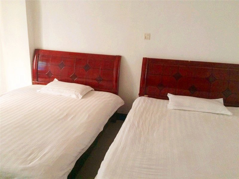 hotelPic