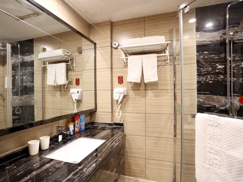 hotelPic