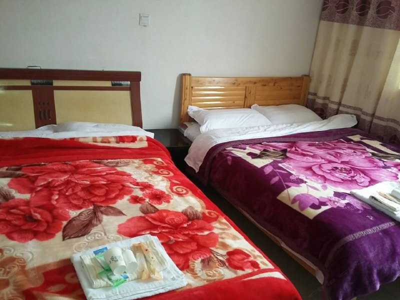 hotelPic