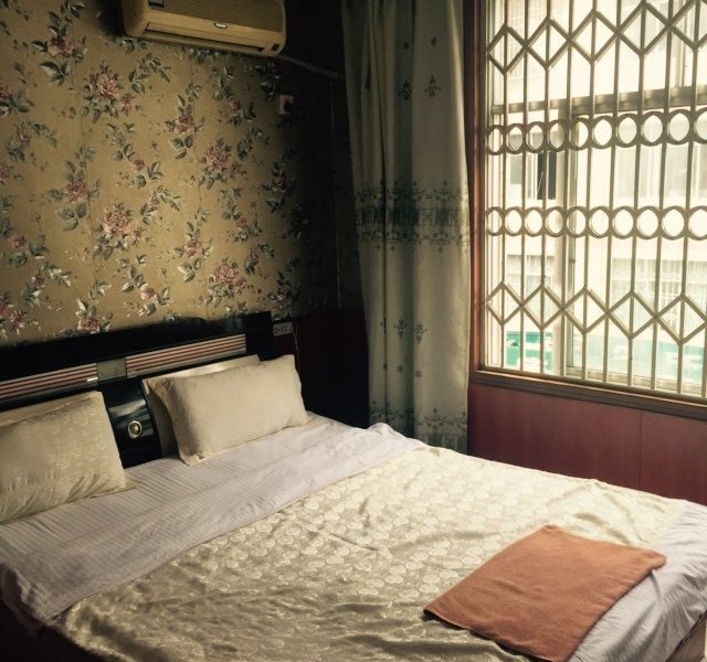hotelPic