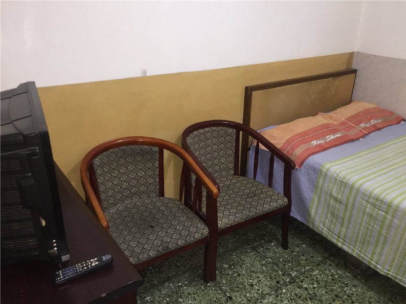 hotelPic