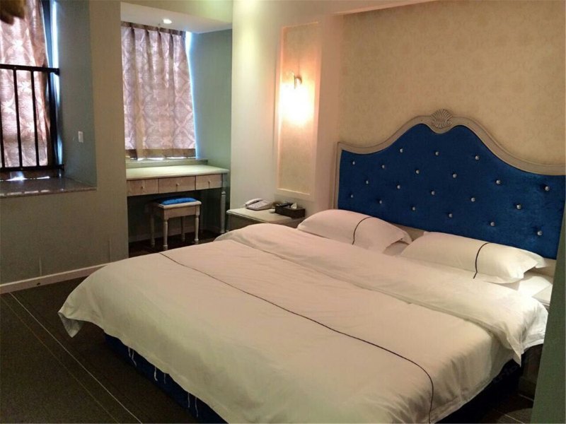 hotelPic