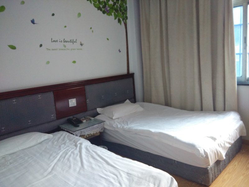 hotelPic