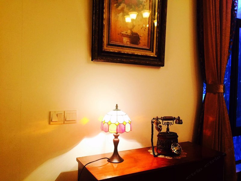 hotelPic