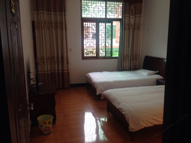hotelPic