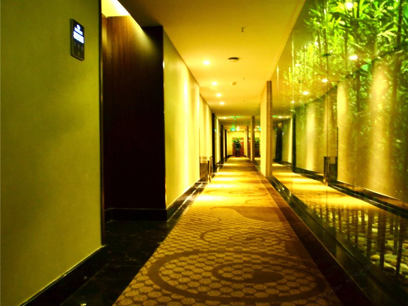 hotelPic
