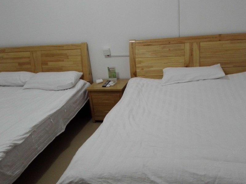 hotelPic