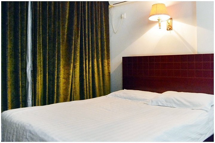 hotelPic