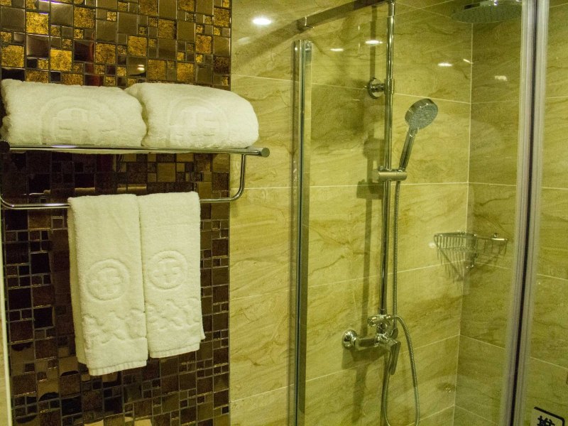 hotelPic
