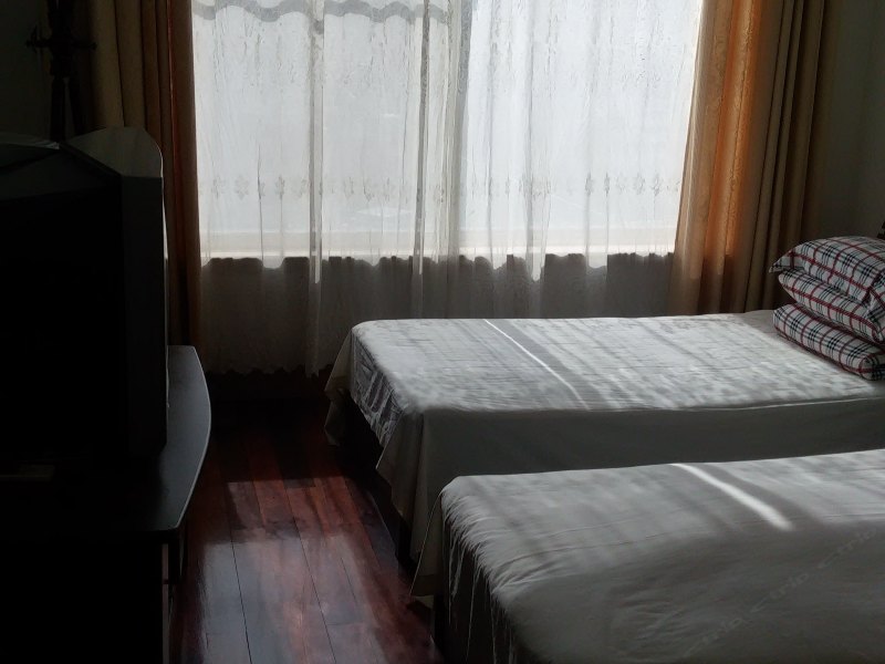 hotelPic