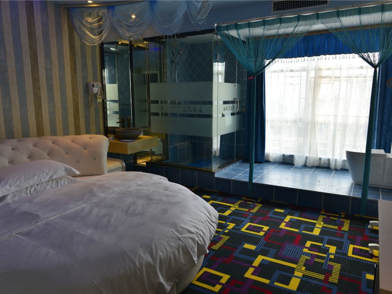 hotelPic