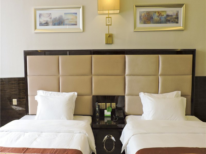 hotelPic