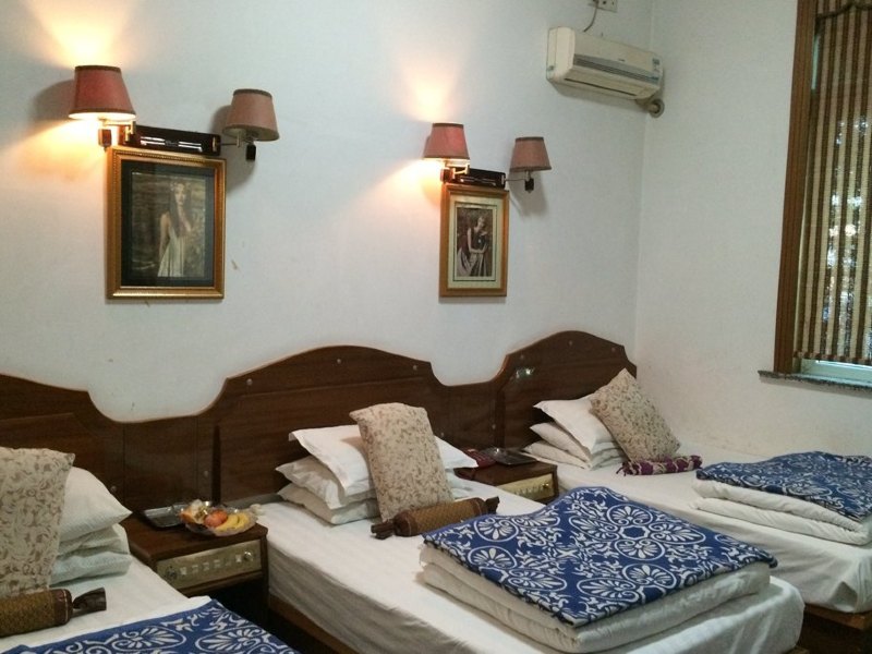 hotelPic