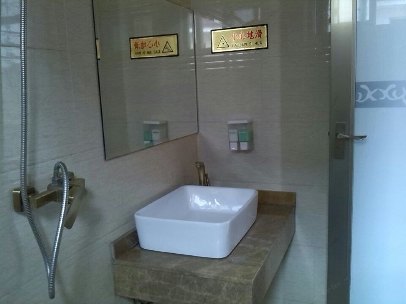 hotelPic
