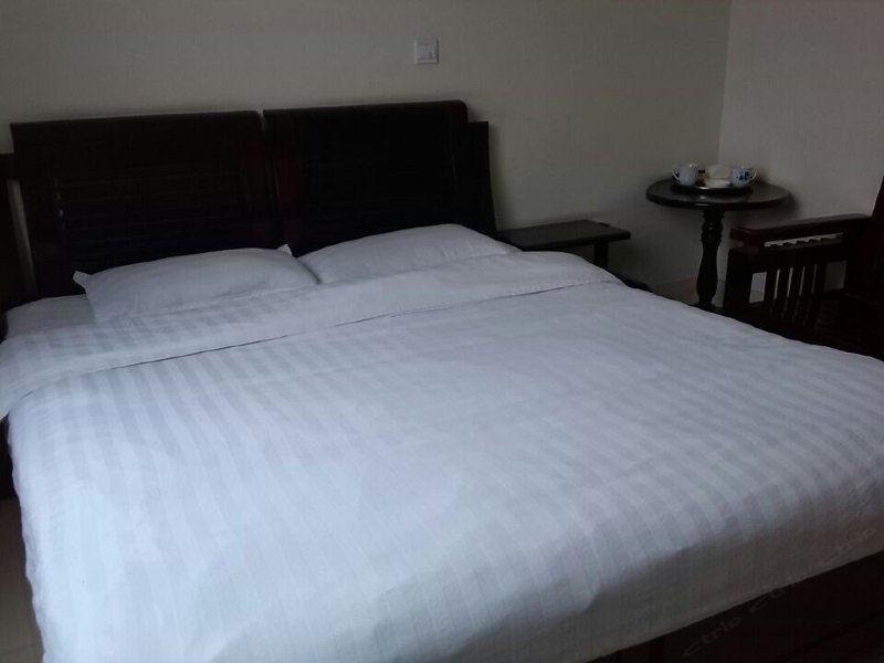 hotelPic