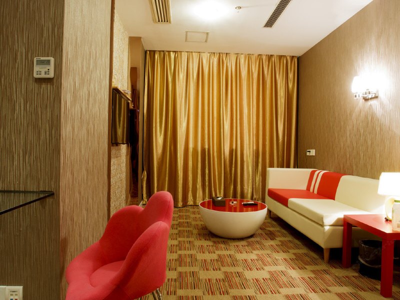 hotelPic
