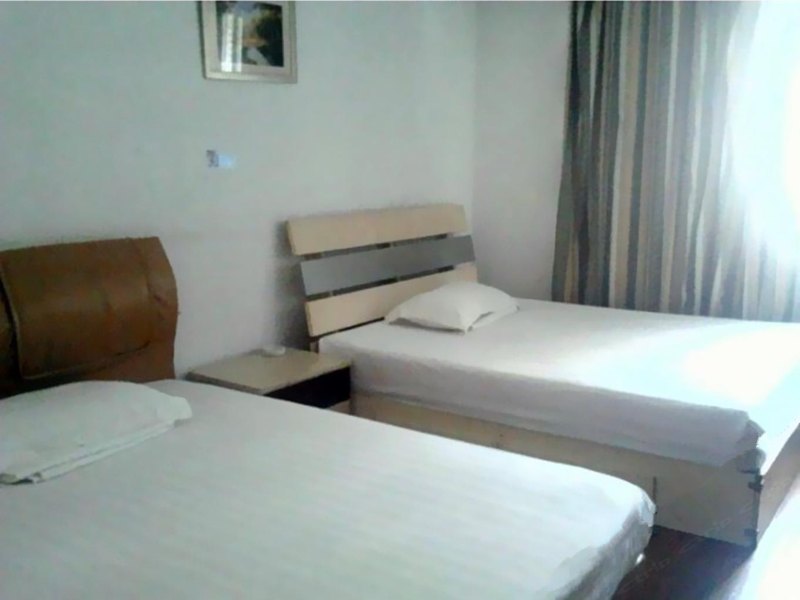 hotelPic