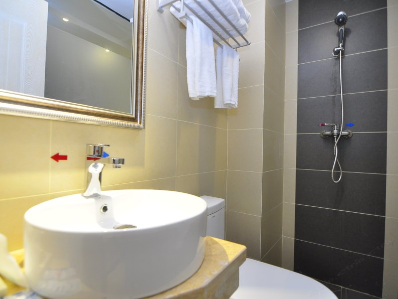 hotelPic